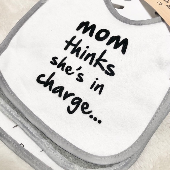 🆕3pk Reversible Baby Bibs MOM THINKS SHE’S IN CHARGE - Picture 3 of 5